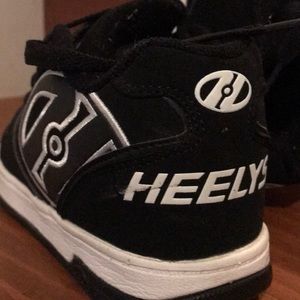 Heels shoes for one year boy with wheel
